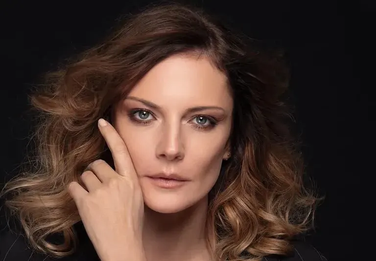 Теодора Духовникова разцъфна на 44, запознала се с мъжа си по монокини