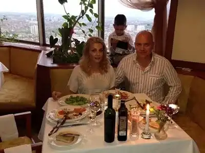 Тишо на Венета  олися и се ошишка