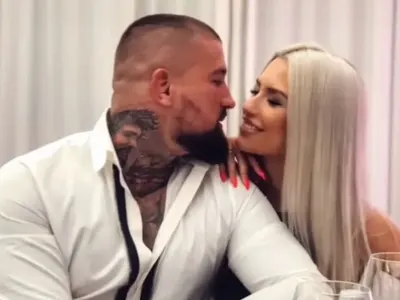 Тита се обясни в любов на половинката си