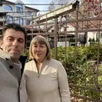 В Канада: Майката на Кирил Петков прибира 9 бона заплата като библиотекарка (Снимки)