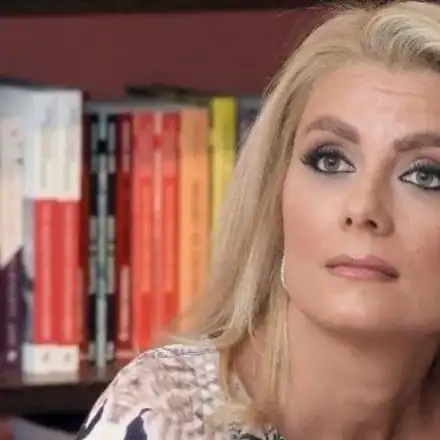 Венета Райкова си смени носа! Стана двойничка на Камелия (ФОТО)