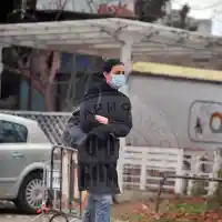 Виктория Петрова не сваля маската и на улицата