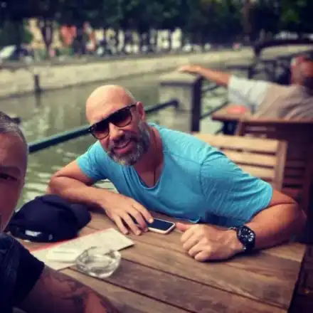 Захари Бахаров и Куката жулят всяка вечер ракия в Сърбия