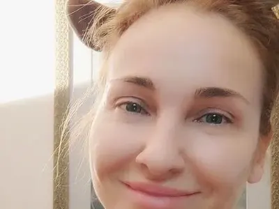 Алекс Раева подари чорапи на мъжа си (ФОТО)