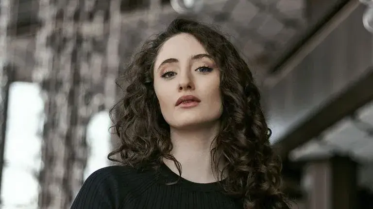 Алма вече е рижава