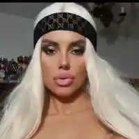 Ан-Джи с нови устни (ФОТО)