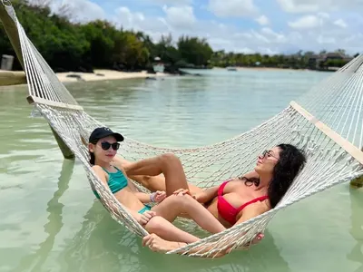 Биляна Йотовска се люлее в океана