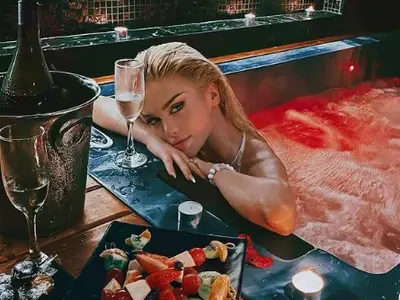 Бившият на Мария Илиева залюби чалгарка (Снимки от ваната)