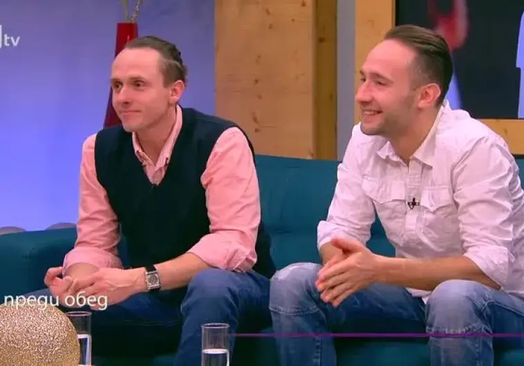 Братята-актьори Дарин и Деян Ангелови миели по 1000 чинии в казармата