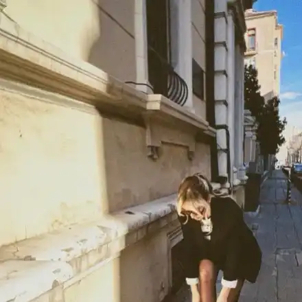 Дара Екимова пали фантазиите като палава ученичка