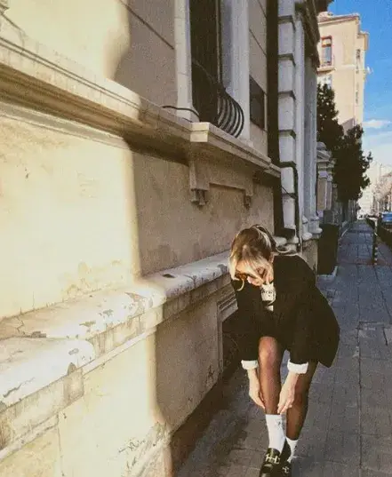 Дара Екимова пали фантазиите като палава ученичка