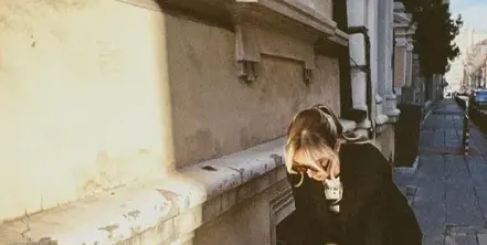 Дара Екимова пали фантазиите като палава ученичка