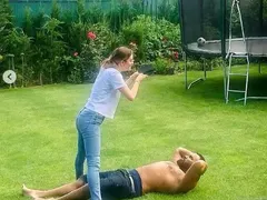 Дъщерята на Азис не знае песните му