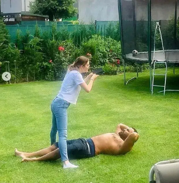 Дъщерята на Азис не знае песните му