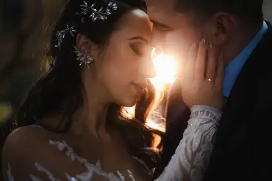 Депутат на Слави се ожени за певицата му