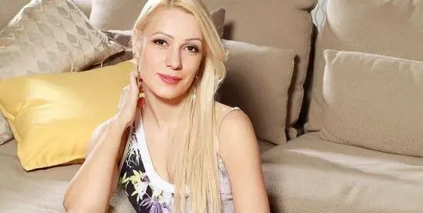 Деси Бакърджиева прави собствен сериал за богатите у нас