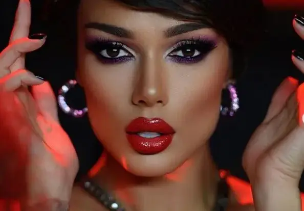 Диона се раздвои! Вижте как се снима пред огледалото