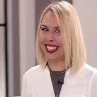 Джанаварова рови с нокти за паричката