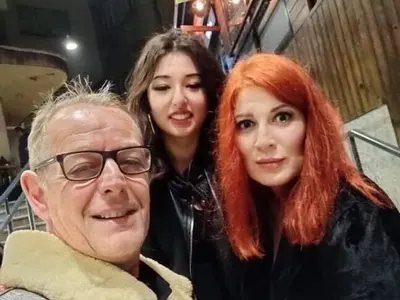 Джаро запозна дъщеря си с любовницата (Снимки)