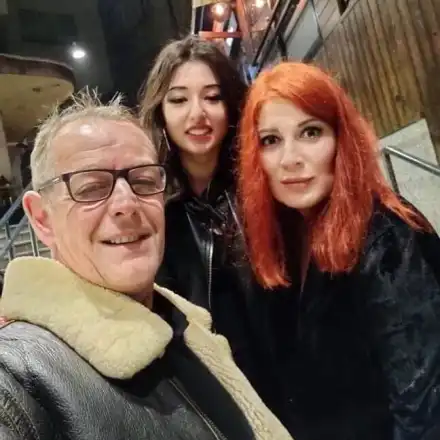 Джаро запозна дъщеря си с любовницата (Снимки)