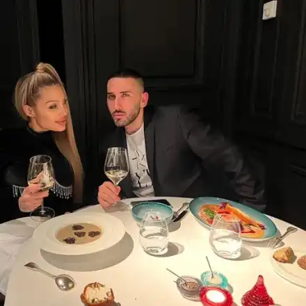 Джулката влюбена до уши в поредния си (Феновете й го намират за ниска класа) + Снимка от спалнята