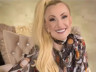 Добри новини! Сашка Васева вече вижда силуети! Фолк звездата пее на лекарите в немската болница