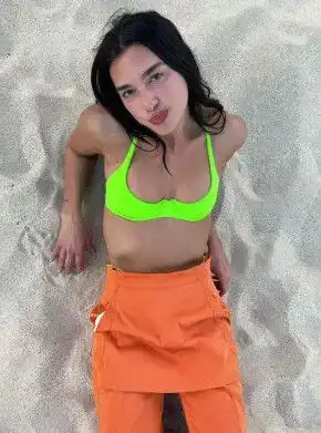 Дуа Липа с панталон на наш дизайнер! Кико Костадинов е сред най-известните моделиери