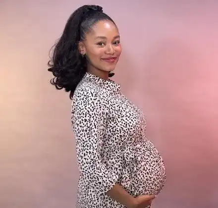 Eкзотичната синоптичка Стефани Обадяру, чака дете от футболист