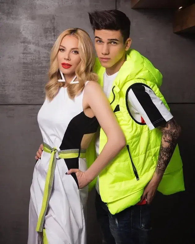 Емилия платила 300 бона за клип с Денис Теофиков, феновете я молят да го пусне (Снимки)