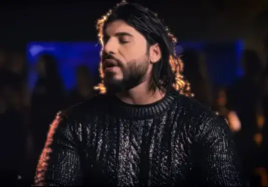 Фики неузнаваем в нов клип