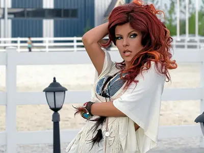 Фолкпевицата Валя: Нов човек съм, всяка нощ чета Евангелието