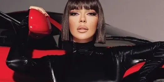 Галена се мята на червено ферари (СНИМКИ)