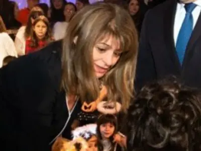 Генерал Деси шокира с ново лице (СНИМКИ)