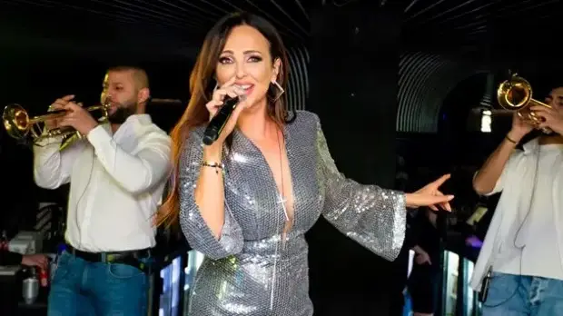 Глория с прощален концерт преди да затворят чалготеките (Снимки)