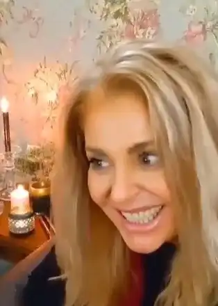 Хилда Казасян прави ароматни свещи