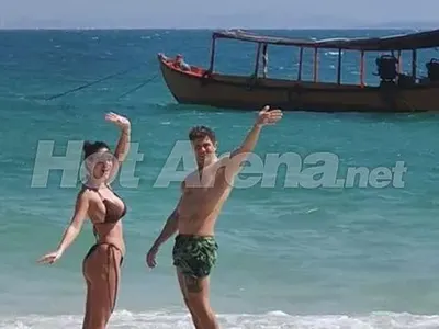 Иво Аръков и Радост Драганова в Камбоджа - тя  в пандиза, той  на плажа (Снимки)
