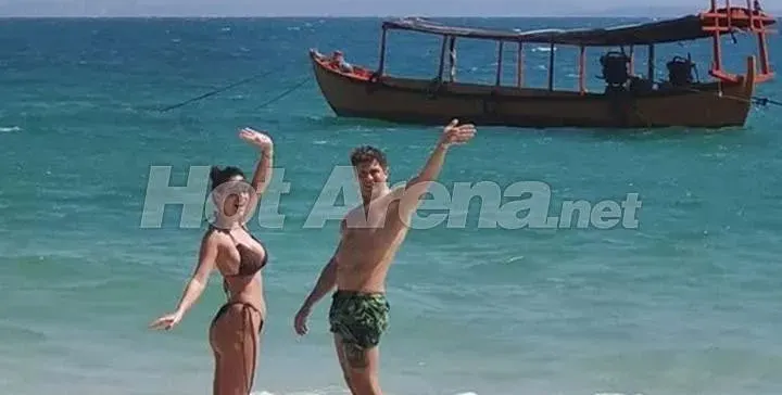 Иво Аръков и Радост Драганова в Камбоджа - тя  в пандиза, той  на плажа (Снимки)