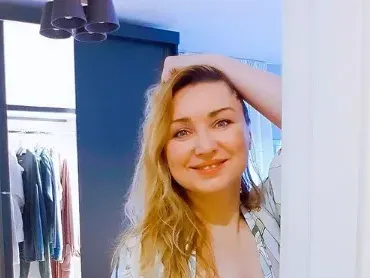 Изплува от мрака: Галя от „Каризма”  ще пръсне сутиена (Снимка)