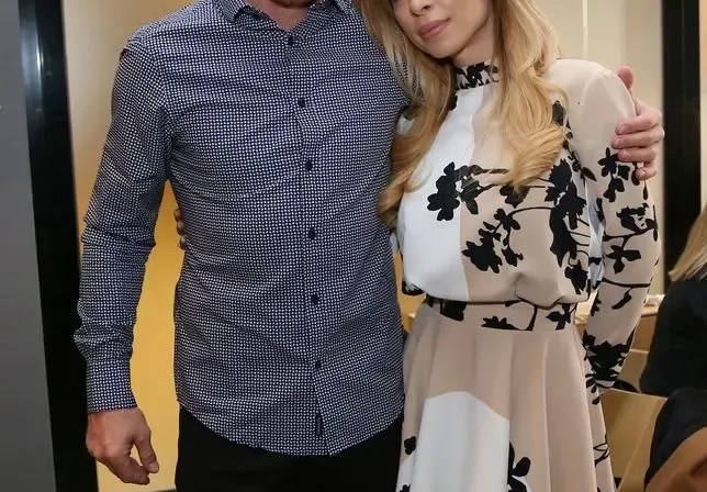 Жената на Топузаков на женска ваканция (Папарашки снимки ТУК)