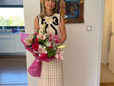 Жената на вицепремиера Гроздан Караджов разхожда рокли „Гучи“ за по 5 бона (Снимки)