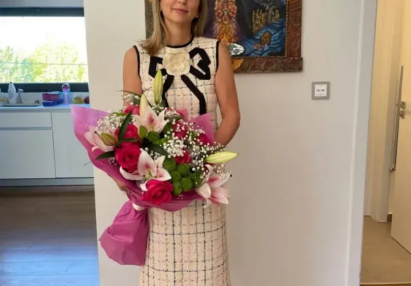 Жената на вицепремиера Гроздан Караджов разхожда рокли „Гучи“ за по 5 бона (Снимки)