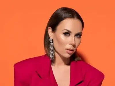 Коя го носи по-добре? Певици мерят знойните си тела (Вижте Маги Джанаварова срещу Инна)