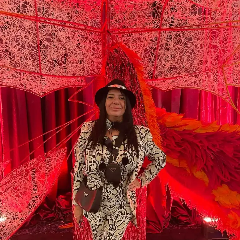 Ковид ли? Анита Мейзер на улично парти с 350 хиляди души!