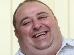 Любо Нейков  печели по  300 бона на месец, кариерата му започва с мутрите в нощните клубове на София