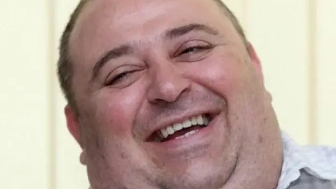 Любо Нейков  печели по  300 бона на месец, кариерата му започва с мутрите в нощните клубове на София