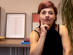 Мама Божка стана учителка без заплата