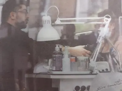 Мамин Сашо на маникюр