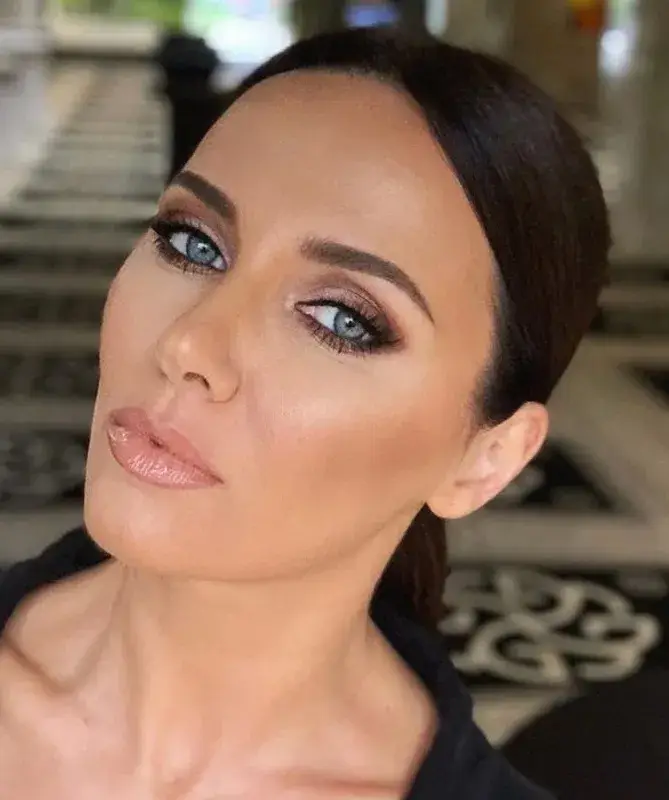 Мария Силвестър изхвърли сутиена (Снимка в галерията)