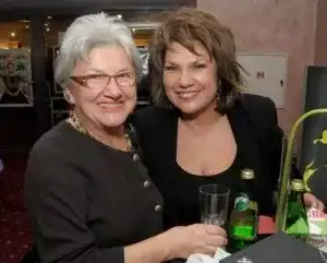 Марта Вачкова подари прахосмукачка на майка си