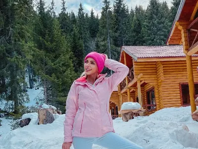 Мис Плеймейт в зимна приказка! Вижте Жанета Осипова в снежните преспи